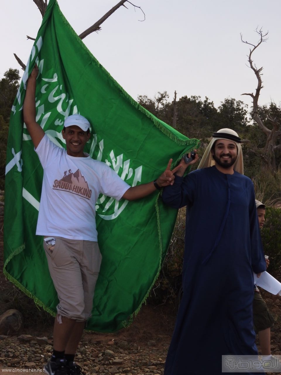 رفع علم السعودية في اعلى قمةعن طريق فريق هايكنج السعودية (10)