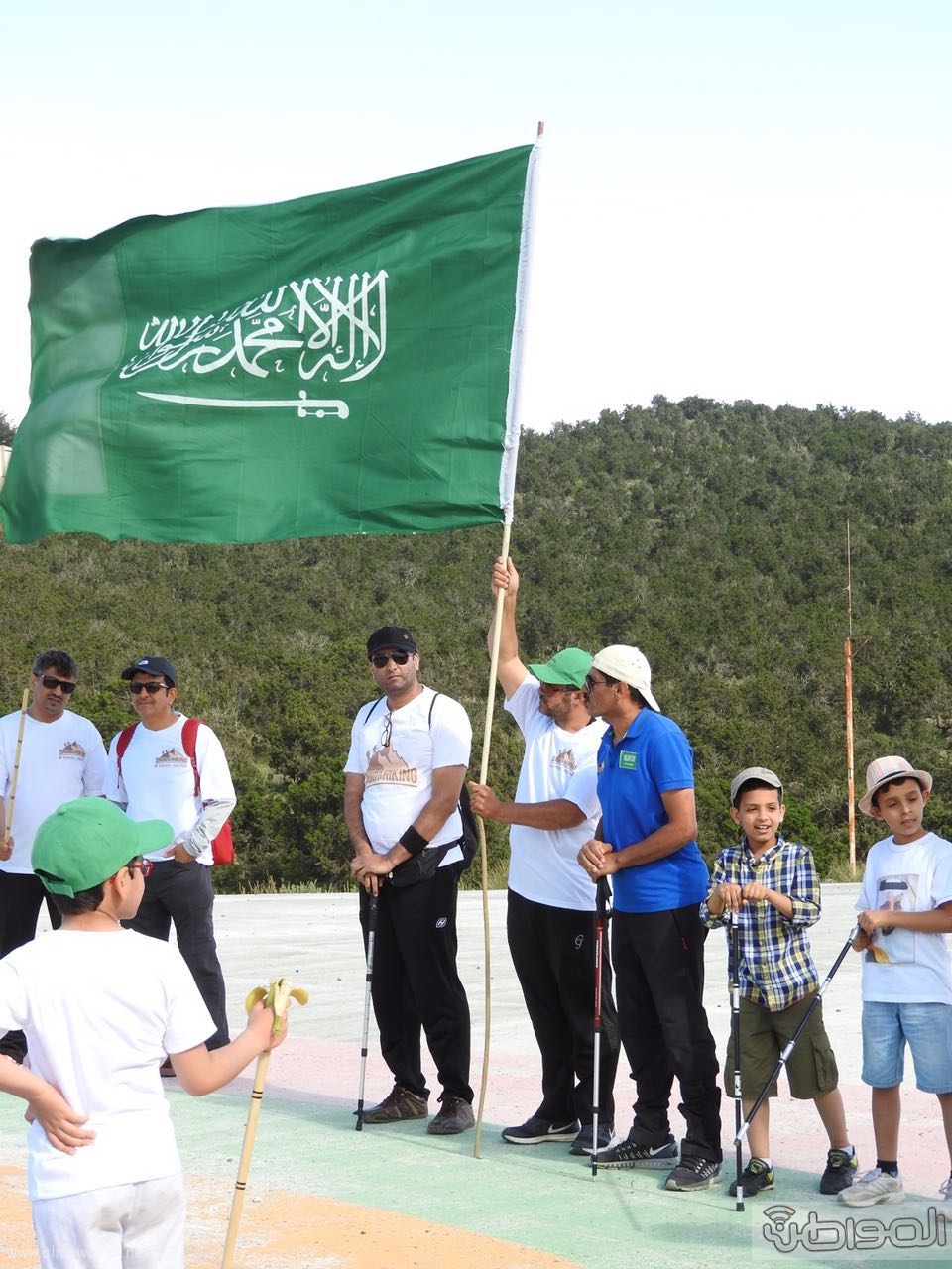 رفع علم السعودية في اعلى قمةعن طريق فريق هايكنج السعودية (11)