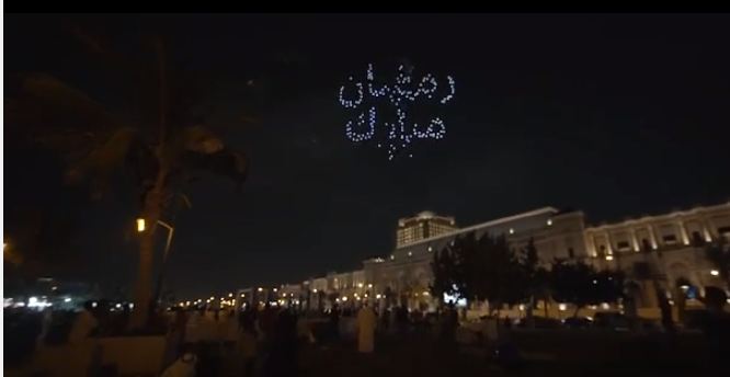 بالفيديو.. هيئة الترفيه تبارك دخول رمضان باستعراض لـ” الدرونز” في سماء جدة