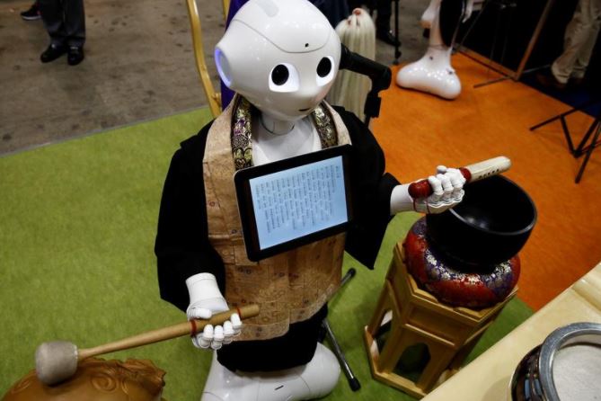 الروبوت يشارك في تشييع الجنائز في اليابان مقابل 450 دولارًا