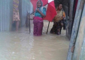موجة أمطار غزيرة وفيضانات تغمر مساكن الروهنجيا في أراكان