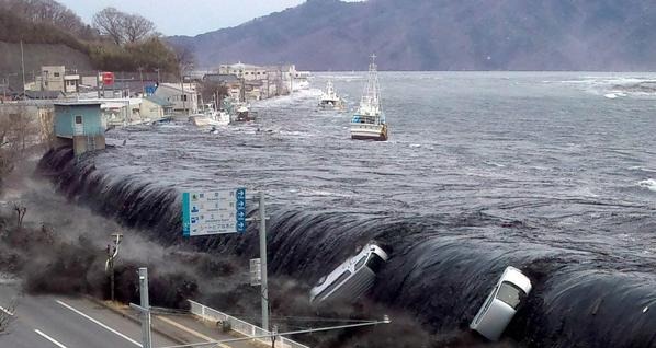 زلزال مدمر يضرب إندونيسيا وتحذيرات من موجات تسونامي
