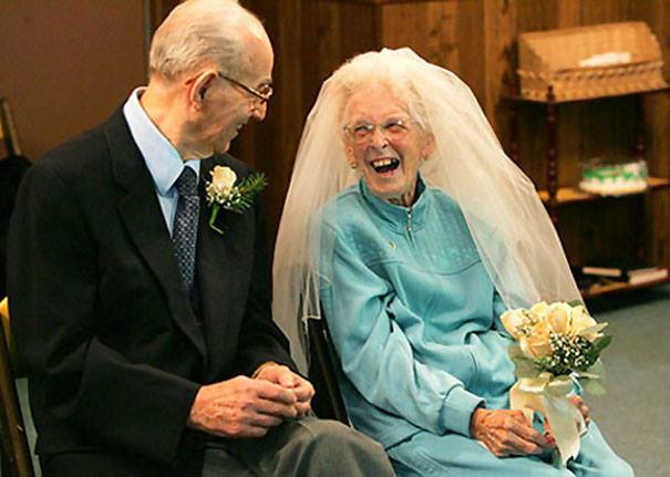 دراسة .. الزواج يقي من كسور الحوض للمسنين