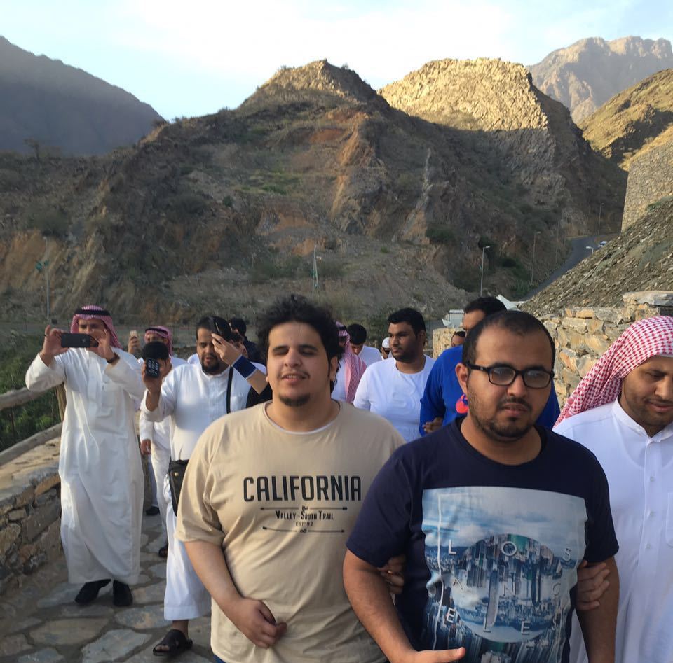 زيارة سياحة من ذوي الاحتياجات الخاصة بجامعة سعود لقرية ذي عين  (2)