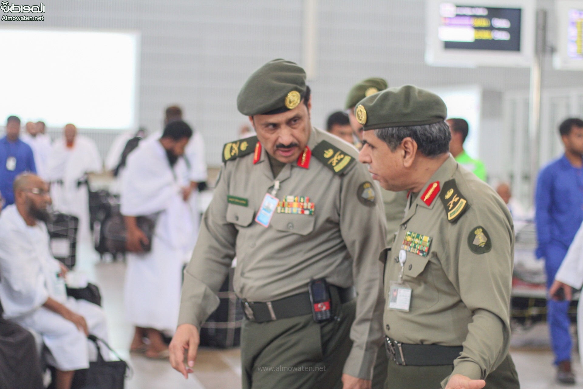شاهد بالصور..  جولة مدير عام #الجوازات على صالات الحج بمطار جدة 