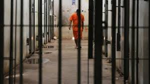 سجناء يحتجزون حُراساً رهائن في البرازيل
