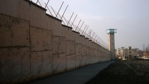 قصة سجن رجائي شهر في إيران.. مقبرة جماعية اغتصاب وانتهاكات وإعدامات بالجملة