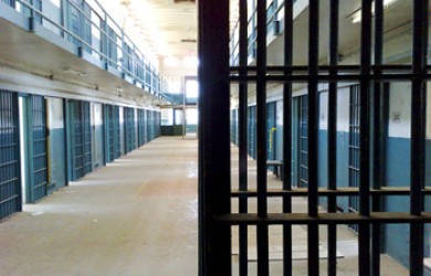 اكتشاف 4 حالات جرب بين نزلاء سجن المخواة
