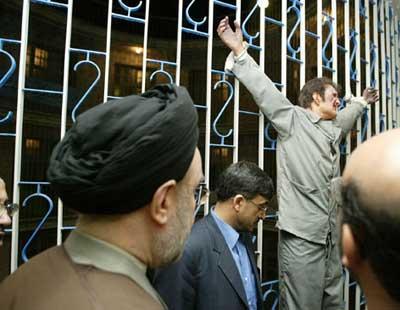 الكشف عن هوية معتقل أميركي جديد في سجون إيران