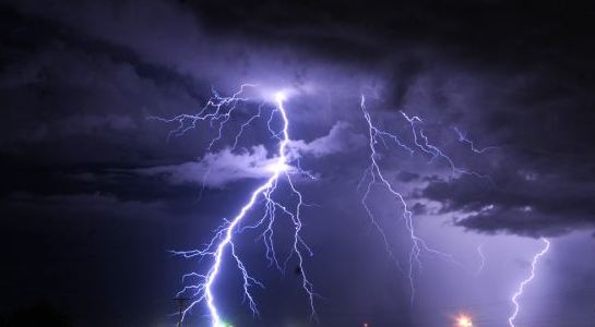 طقس غدًا.. سحب رعدية وغبار على 5 مناطق