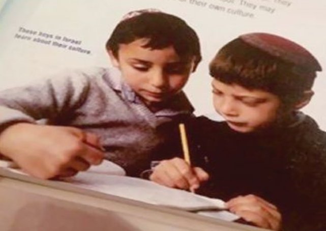 التعليم تسحب كتاباً من مدارس أهليّة تستعرض ثقافة “إسرائيلية”