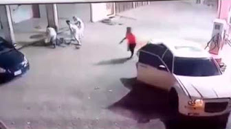 فيديو متداول يوقع بـ4 شبان سرقوا عاملاً بمحطة وقود