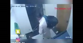 بالفيديو.. باكستاني يسرق عامل في صراف آلي بطريقة مروعة