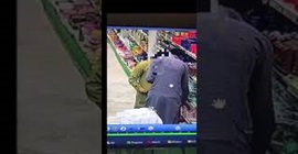بالفيديو.. لحظة سرقة محل تجاري بطريقة ماكرة بالرياض