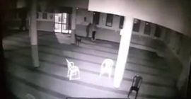 شاهد.. سرقة وتخريب مسجد في “رهط”