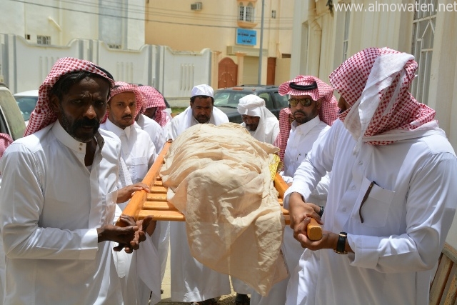 بالصور.. جموع غفيرة تشيّع جثمان الشهيد “سروي”