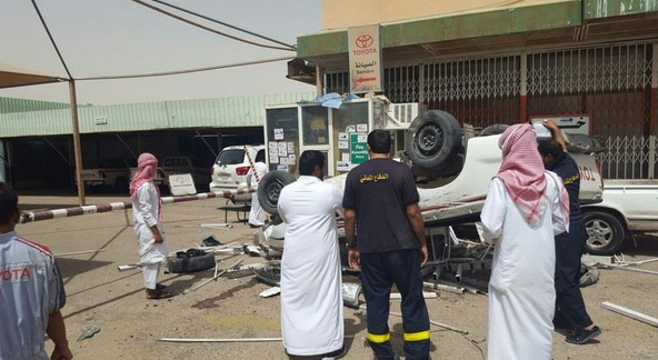 سعودي أصيب بنوبة صرع فاقتحم وكالة سيارات (4)