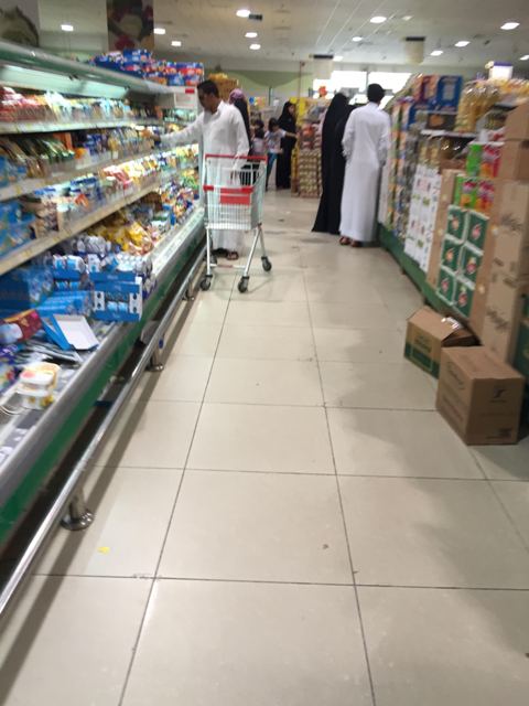 سعوديون يضعون برنامجاً في رمضان : الإفطار ماء وتمر وزبادي