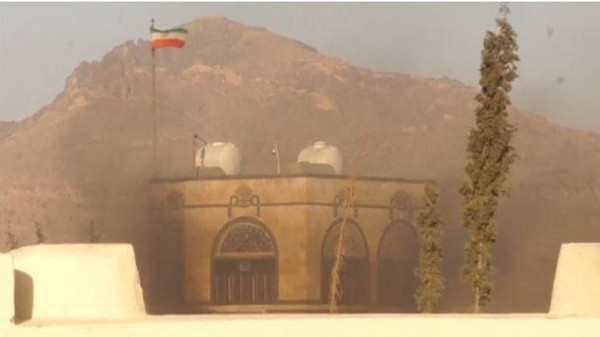 احتراق سفارة إيران في صنعاء بقذيفة صاروخية
