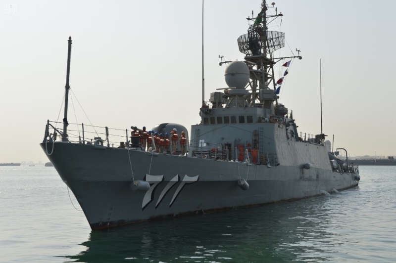 سفن البحرية السعودية تصل ميناء قاعدة سلمان البحرية بالبحرين 1