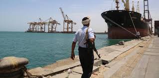 سفير المملكة باليمن: الحوثيون يحتجزون 19 سفينة نفطية