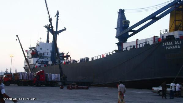 وصول مساعدات من التحالف لميناء عدن باليمن