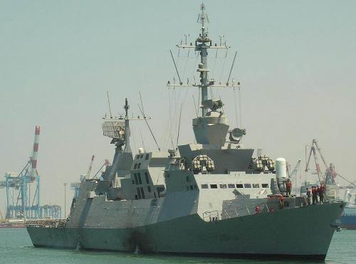سفينتان أمريكيتان في المياه الإقليمية اليمنية
