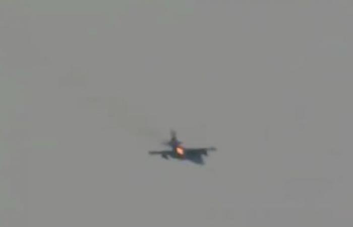 شاهد.. لحظة سقوط المقاتلة الروسية سو – 25 في ريف إدلب