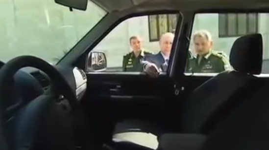 بوتين يتعرض لموقف محرج بسبب “مقبض سيارة” !