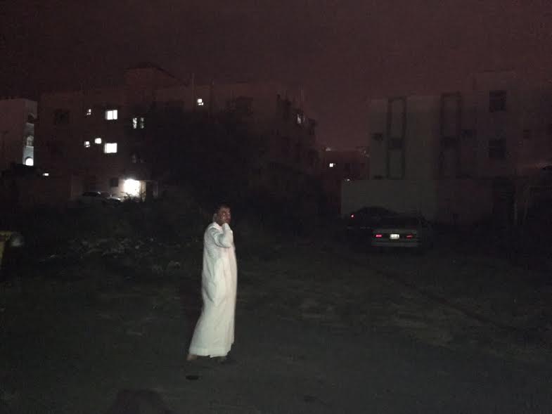 سكان حي الفتح يعانون ظلام الشوارع 3