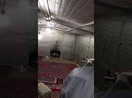 شاهد.. متهور يشعل نار التدفئة باستخدام سلاح رشاش