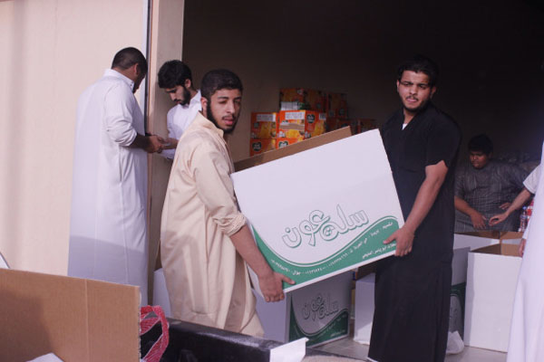 بالصور.. “عون التطوعي” يوزع 1200 سلة غذائية لمحتاجي القصيم