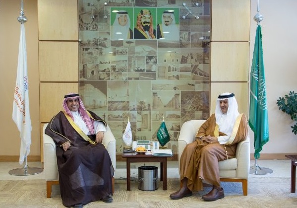 بالصور.. سلطان بن سلمان و”الدخيل” يتفقان على آلية تنفيذ “عيش السعودية”