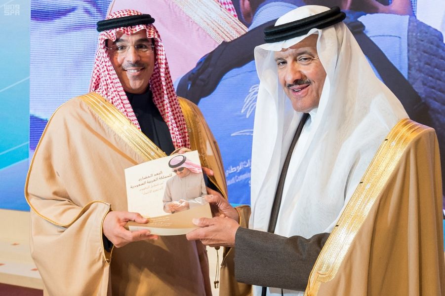 بالصور.. سلطان بن سلمان يوثِّق البعد الحضاري للمملكة بين دفتي كتاب