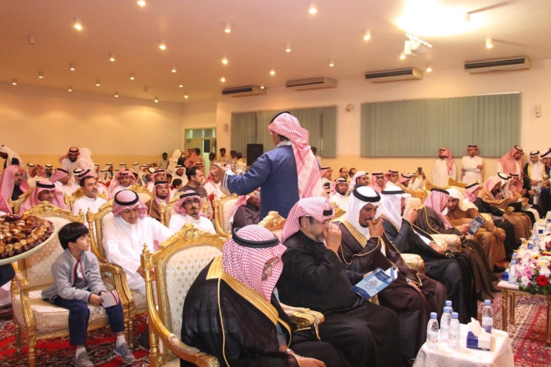 سلطان بن محمد يكرم 49 فائزا بجائزته للتفوق الدراسي في معهد العاصمة النموذجي 4