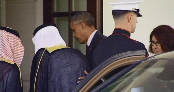 بالصور.. “أوباما” يخرج من البيت الأبيض لاستقبال #الملك_سلمان