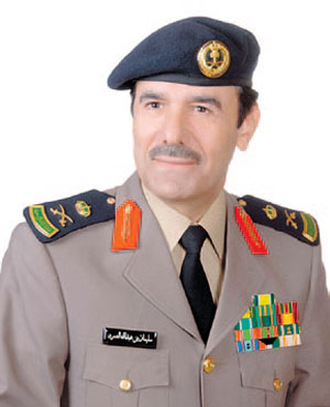 العمرو يطلع على استعدادات الدفاع المدني لمواجهة طوارئ الحج