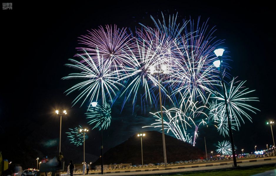 الألعاب النارية تضيء سماء نجران احتفالاً وابتهاجاً باليوم الوطني