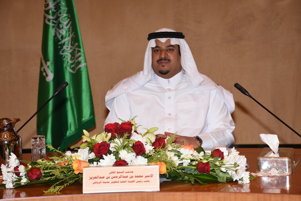 نائب أمير منطقة الرياض يعزي أسرة الشهيد القحطاني