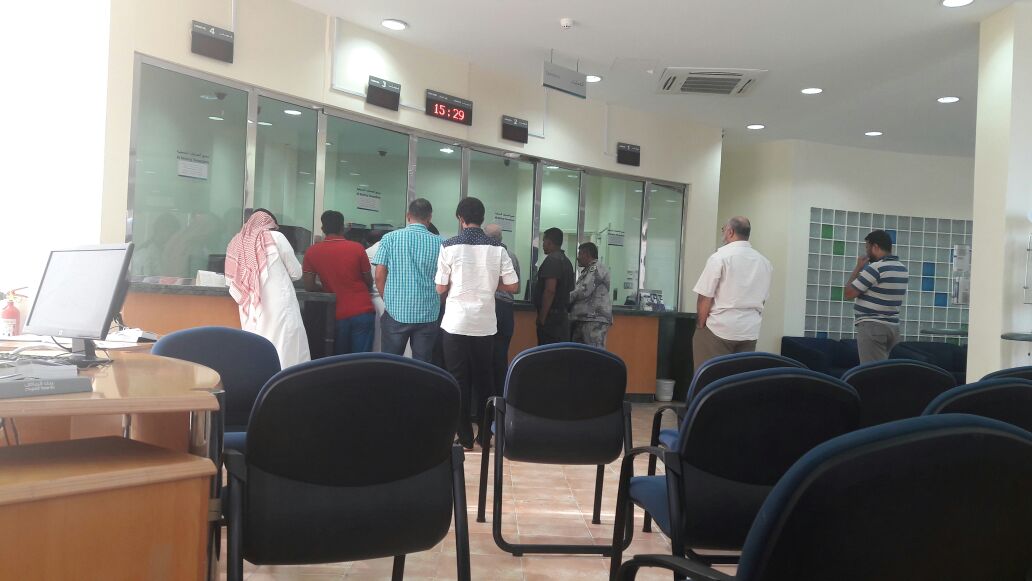 شكاوى متعددة من سوء الخدمة المقدمة لعملاء بنك #الرياض بجازان