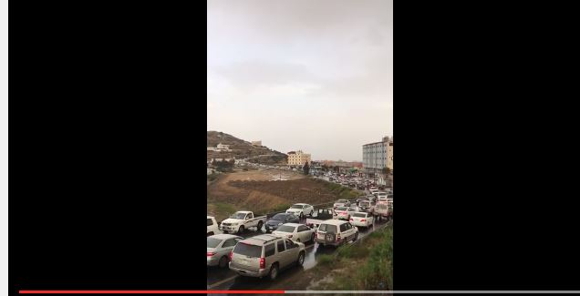 “المواطن” تكدس السيارات بالطريق السياحي في سودة عسير