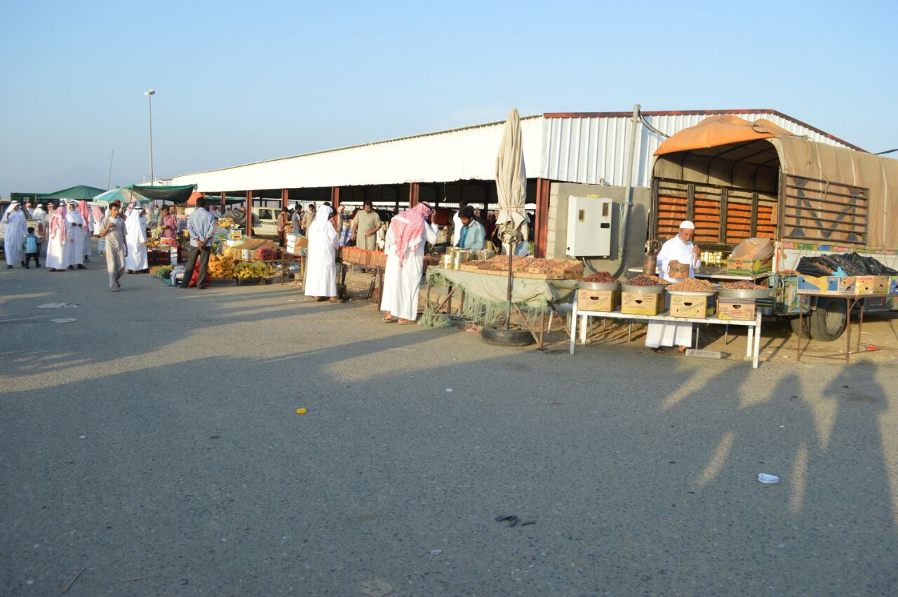 بالصور.. “المواطن” ترصد أجواء سوق الخميس بالعرضيات