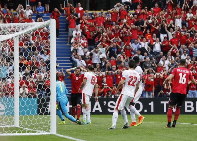 يورو 2016: سويسرا تسعى للفوز على رومانيا لضمان التأهل