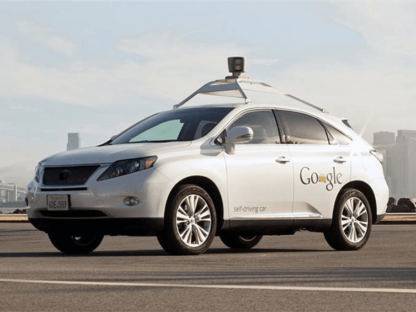 سيارات جوجل ذاتية القيادة.. مناورات بمواجهة الدباب وعكس السير