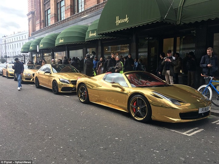 شاهد.. سيارات ذهبية فاخرة في شوارع لندن - المواطن