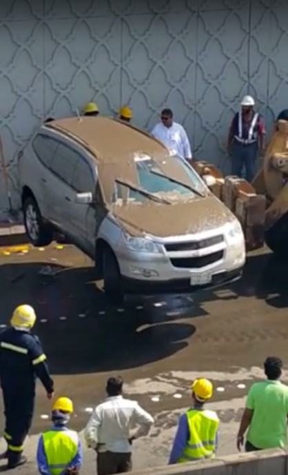 بالفيديو.. سيارات غارقة في أمطار #جدة