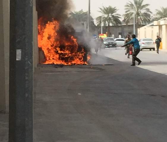 اشتعال حريق في سيارة بوسط الرياض.. والسبب مجهول
