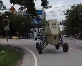 شاهد.. سيارة غريبة في أحد شوارع تايلند