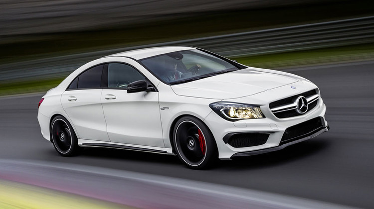 جواسيس يلتقطون صورا فوتوغرافية لـ Merscedes-Benz CLA