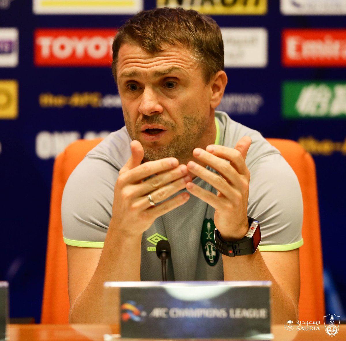 ريبروف يتحدث عن الصعوبات قبل مباراة الأهلي والجزيرة